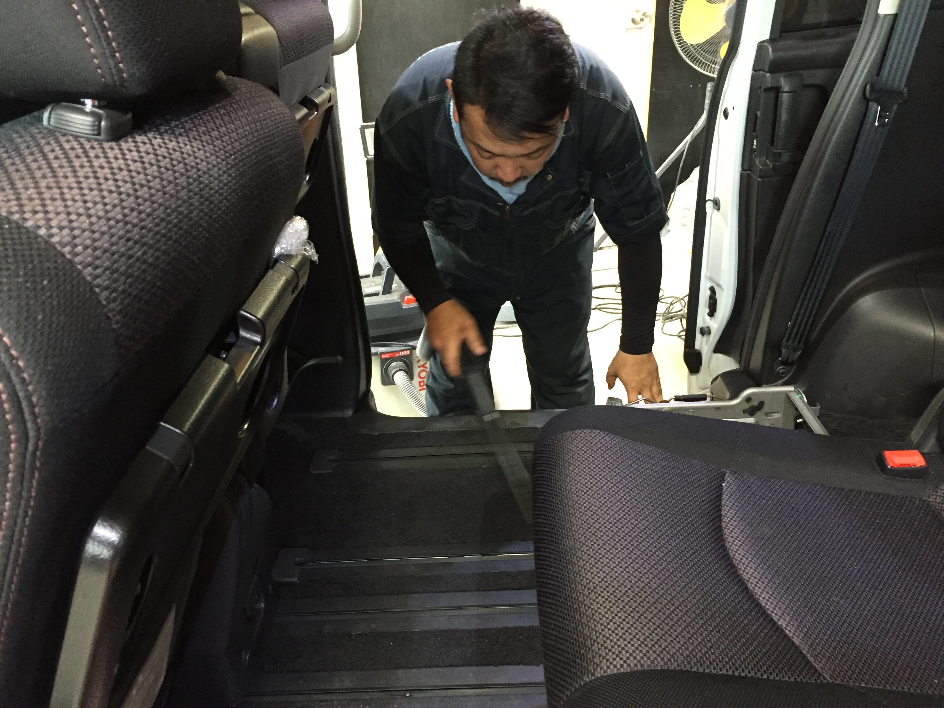 車内で嘔吐された時の対処法 嘔吐清掃クリーニング 宮崎のカーコーティング専門店